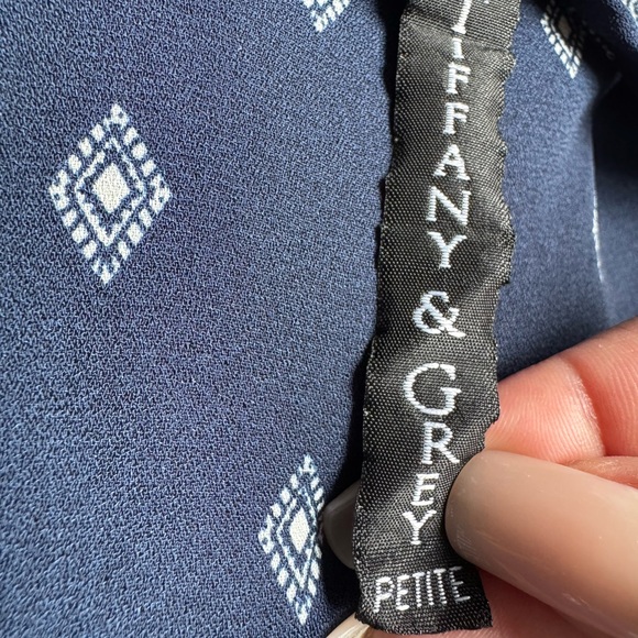 Chic Navy Patterned Blouse - Picture 6 of 6